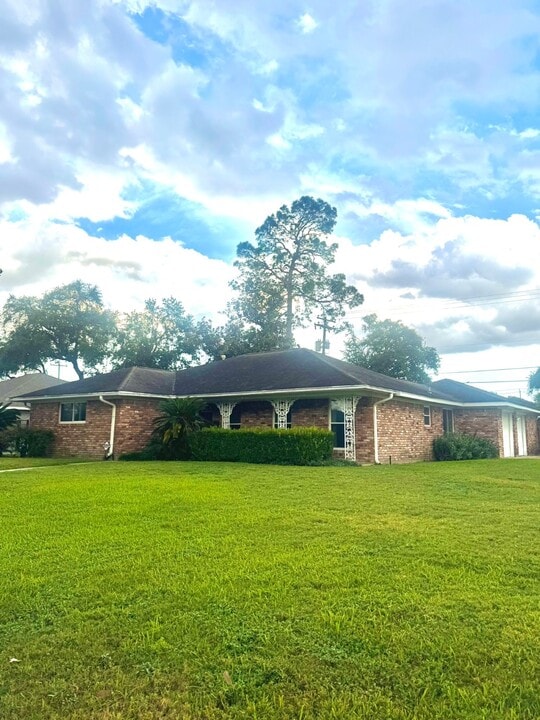 6823 Hartland St in Houston, TX - Building Photo