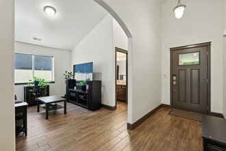 9553 N Prince William Lp in Hayden, ID - Foto de edificio - Building Photo
