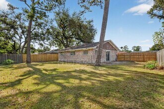 7922 Coolgrove Dr in Houston, TX - Building Photo - Building Photo