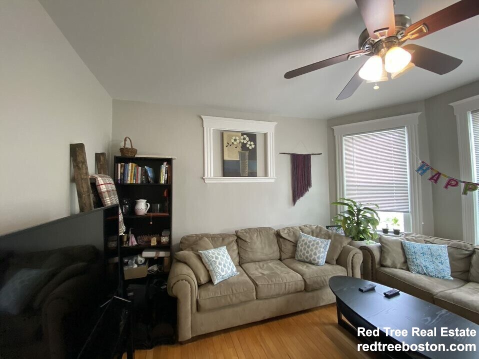11 Pleasant Pl, Unit 12 Pleasant #2 in Cambridge, MA - Building Photo