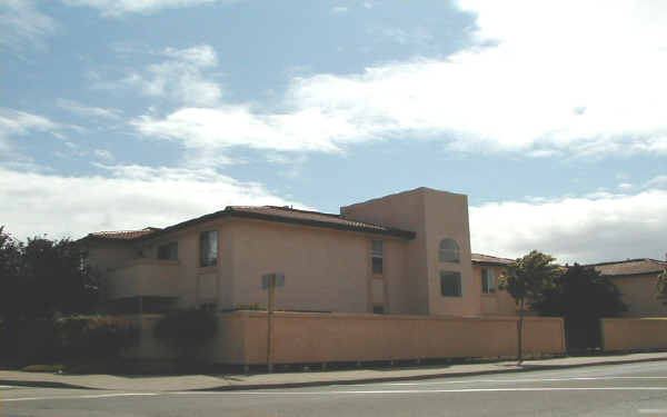 Casa Linda Apartments in San Pablo, CA - Foto de edificio - Building Photo