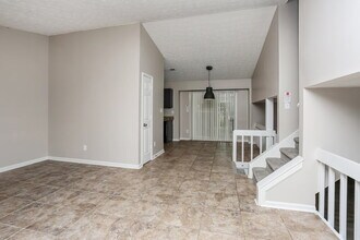 5201 Scarbrough Ln in Stone Mountain, GA - Foto de edificio - Building Photo