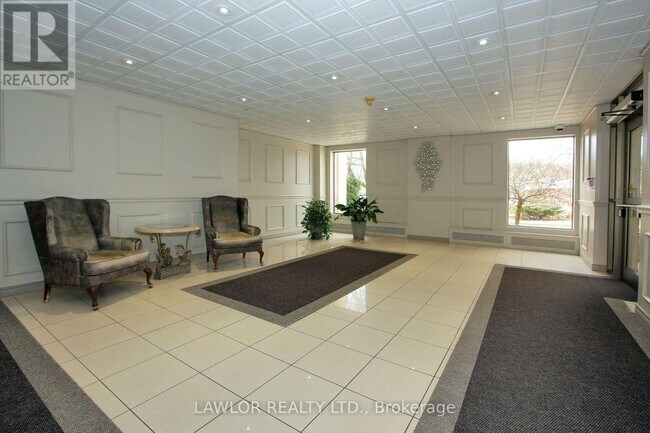 3311-3311 Kingston Rd in Toronto, ON - Building Photo - Building Photo