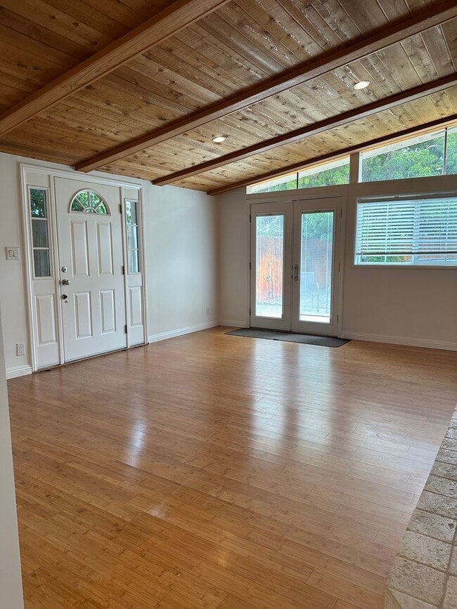 1154 Brunswick Ln in Ventura, CA - Building Photo - Building Photo