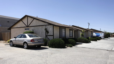 15810 Bear Valley Rd in Victorville, CA - Building Photo - Building Photo