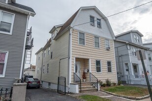 65 Grove St in Bloomfield, NJ - Building Photo