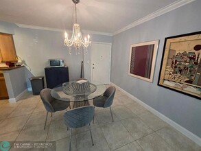 669 W Oakland Park Blvd in Wilton Manors, FL - Foto de edificio - Building Photo