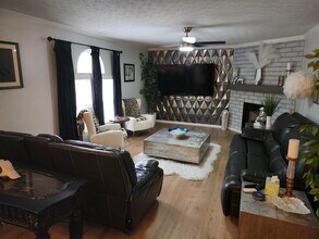 8178 Slate Ridge Blvd in Reynoldsburg, OH - Building Photo - Building Photo