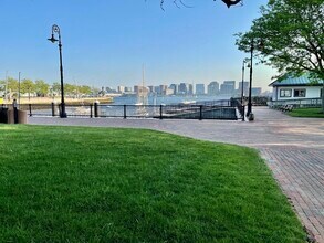 17 Murray Ct, Unit #1 in Boston, MA - Foto de edificio - Building Photo