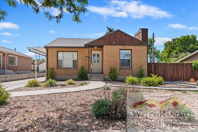 property at 924 E Elgin Ave