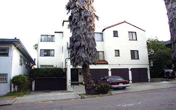 927 Bayview Ave in Oakland, CA - Building Photo - Building Photo