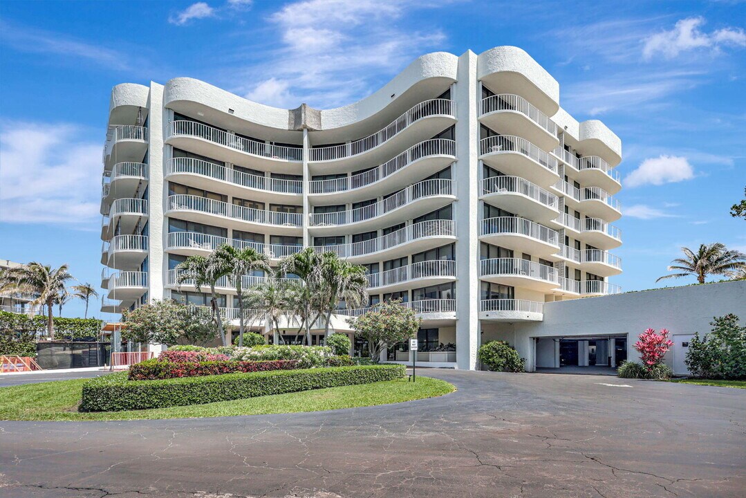 3360 S Ocean Blvd in Palm Beach, FL - Building Photo