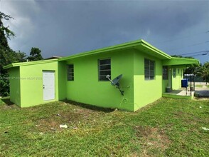 1210 NW 57th St, Unit 1210 in Miami, FL - Building Photo - Building Photo