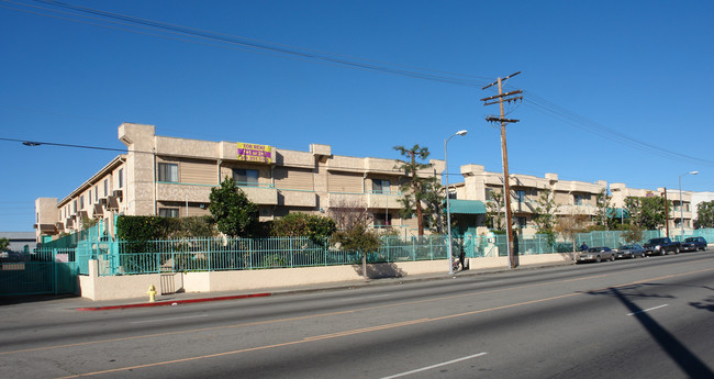 Village Glen Apartments in Panorama City, CA - Building Photo - Building Photo