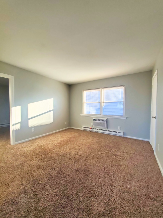 2642 E Ocean View Ave in Norfolk, VA - Foto de edificio - Building Photo