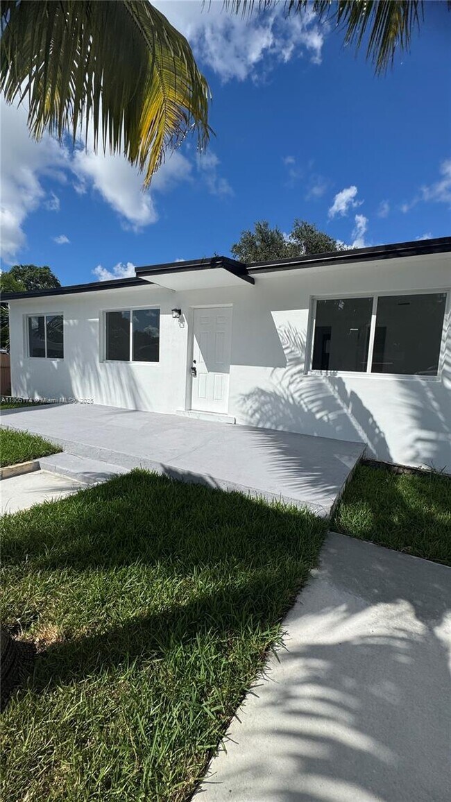 901 NW 116th St in Miami, FL - Building Photo - Building Photo