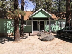 1083 Pine Grove Ave, Unit C in South Lake Tahoe, CA - Building Photo - Building Photo