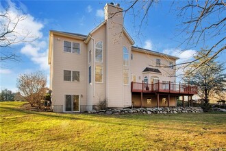 8 Topaz Ct in Suffern, NY - Building Photo - Building Photo