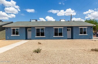 1009 S 17th Ave in Phoenix, AZ - Foto de edificio - Building Photo