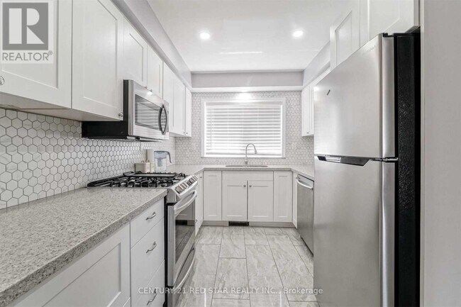 46 Carter Dr in Brampton, ON - Building Photo - Building Photo