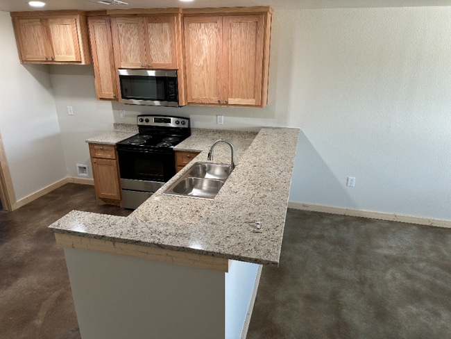 407 S 4th Ave in Marietta, OK - Foto de edificio - Building Photo