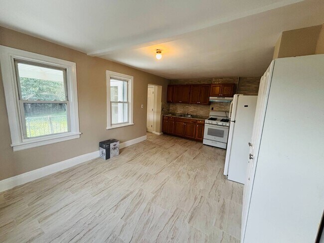 14-11 1st St in Glen Cove, NY - Building Photo - Building Photo