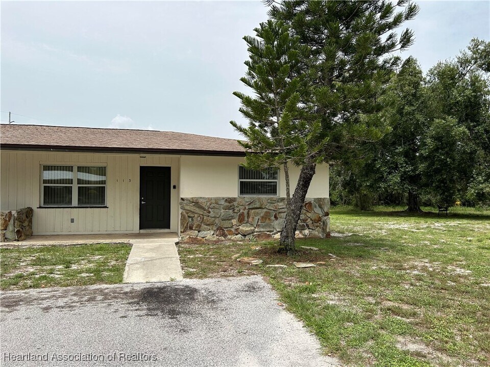 113 Atlas Ct NW in Lake Placid, FL - Building Photo
