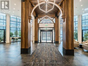 2075 King Rd in King City, ON - Building Photo - Building Photo