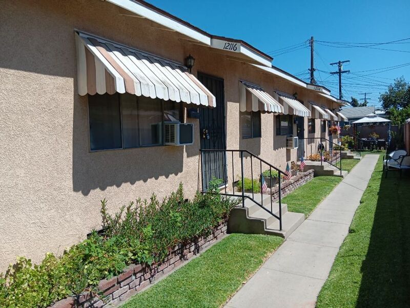 12116 Rosecrans Ave in Norwalk, CA - Building Photo