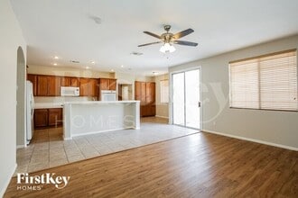 4912 Pounding Surf Ave in Las Vegas, NV - Building Photo - Building Photo