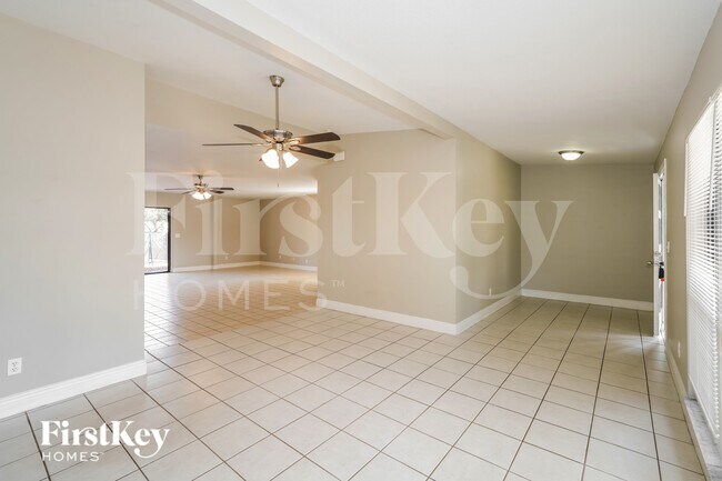 8020 N Ola Ave in Tampa, FL - Building Photo - Building Photo