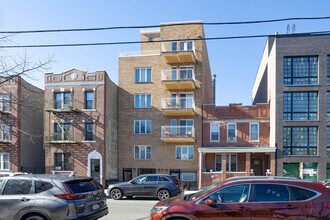 3132 38th St in Long Island City, NY - Building Photo - Building Photo