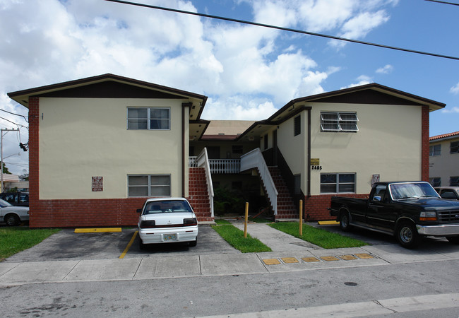 2485 SW 9th St in Miami, FL - Foto de edificio - Building Photo