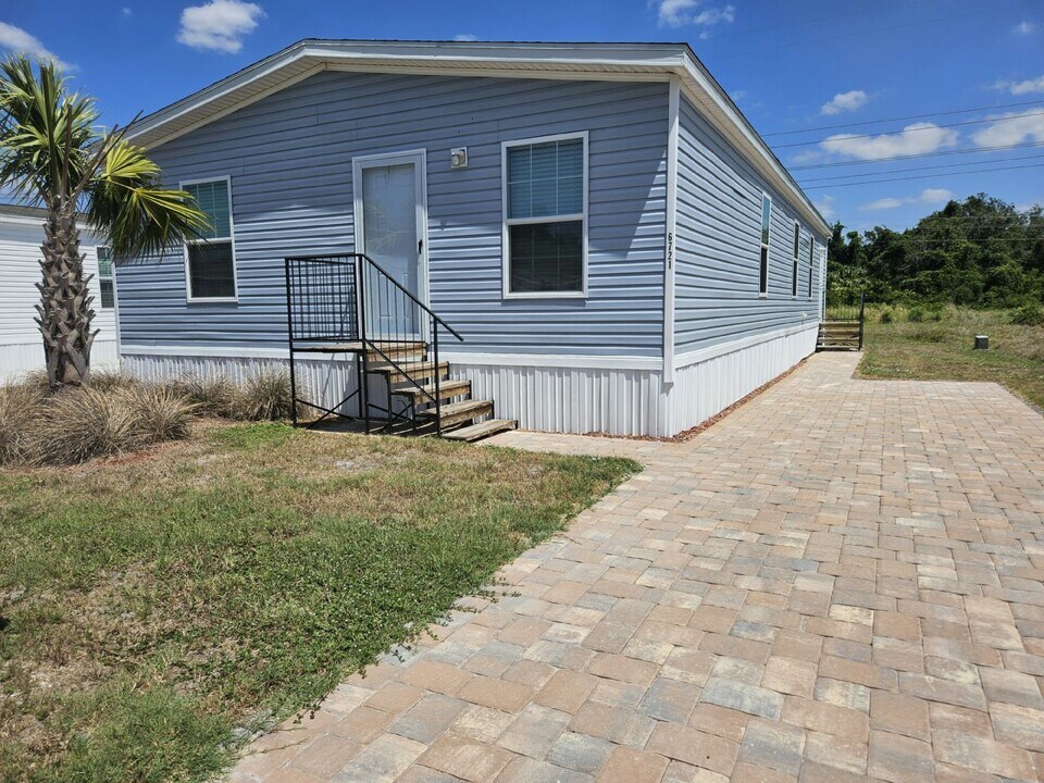 6721 Hidden Oaks Dr in North Fort Myers, FL - Building Photo