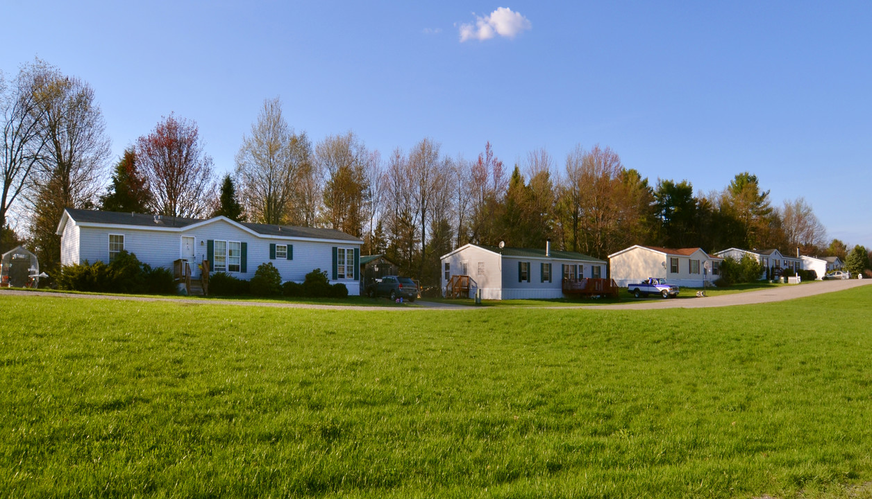 Rolling Ridge Mobile Home Park in Broadalbin, NY - Building Photo