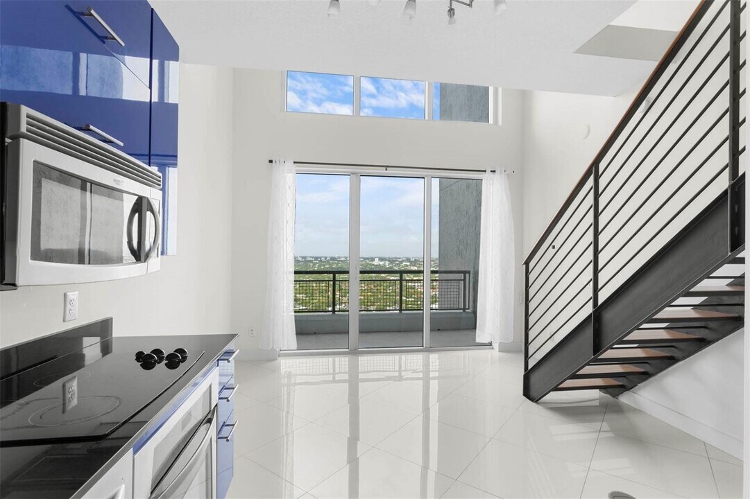 60 SW 13th St, Unit 3213 in Miami, FL - Building Photo