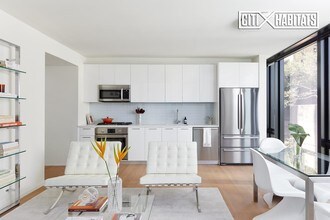 685 1st Avenue-Unit -24P in New York, NY - Building Photo - Building Photo