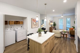 The Edley Apartments in Atlanta, GA - Foto de edificio - Building Photo