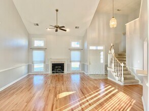 6 Pine Lake Ct in Hampton, VA - Building Photo - Building Photo