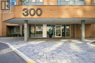 300 Webb Dr in Mississauga, ON - Building Photo