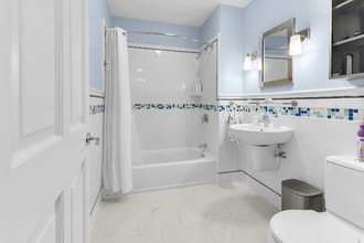 123 Main St in Flemington, NJ - Building Photo - Building Photo