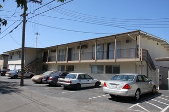 Parkwood Apartments in Stockton, CA - Building Photo - Building Photo