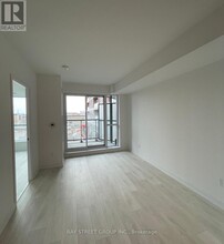 31-231 Tippett Rd in Toronto, ON - Building Photo - Building Photo