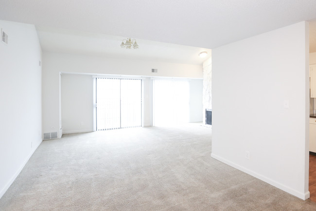 Canyon Creek Apartments in Kansas City, MO - Building Photo - Interior Photo