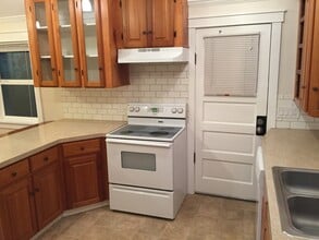 908 E 8th St in Newberg, OR - Building Photo - Building Photo