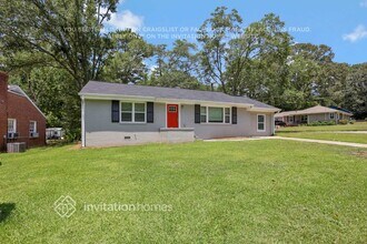 2013 Ben Hill Rd in East Point, GA - Building Photo - Building Photo
