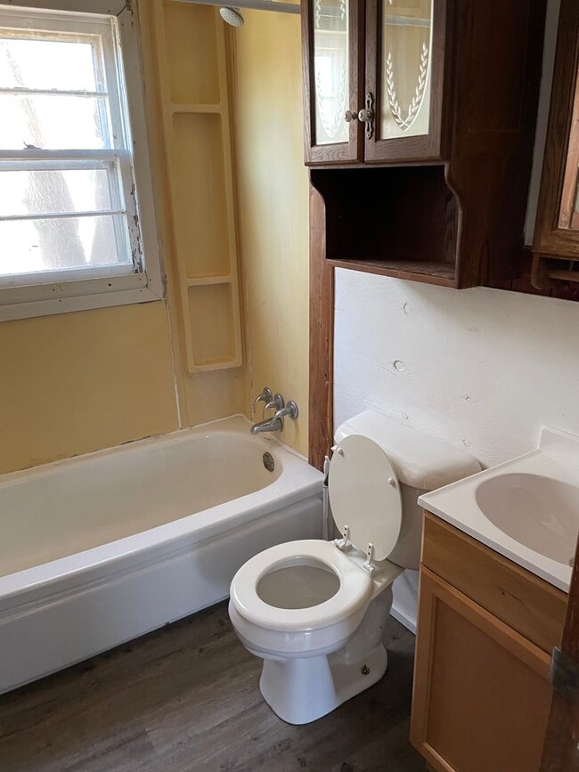 220 Logan Ave in Lebanon, MO - Building Photo - Building Photo