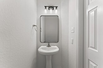 1246 Glenwood Canyon Ln in Houston, TX - Foto de edificio - Building Photo