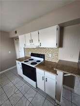 33 Gold Bar Ct in Las Vegas, NV - Building Photo - Building Photo