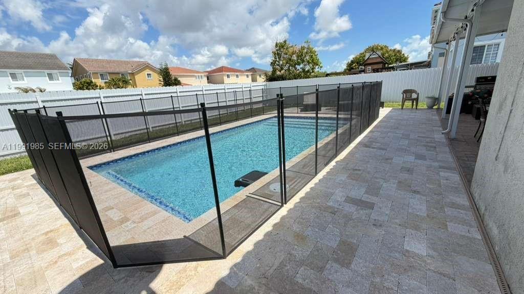 14065 SW 278th St in Homestead, FL - Foto de edificio